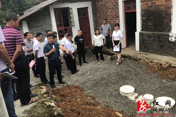 双牌:114个村现场观摩泷泊镇卿家巷村环境卫生整治