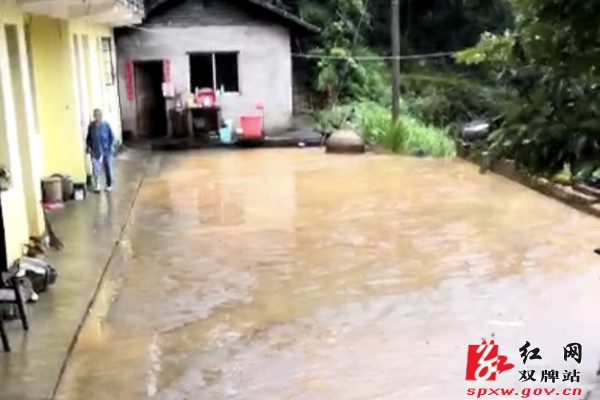 双牌县五星岭乡:暴雨洪水退去 干群齐心 恢复家园