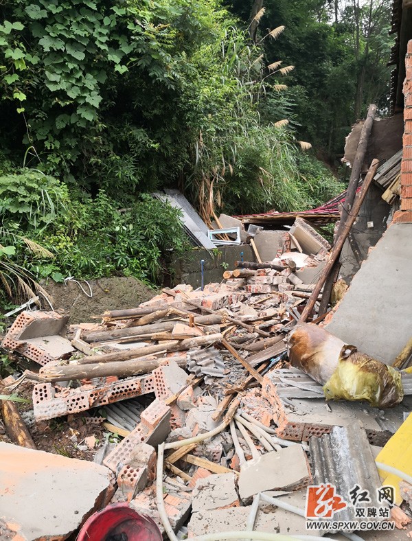 泷泊镇：重拳出击打响农村空心房清理整治工作“第一枪”