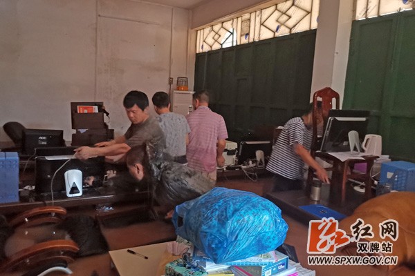办公室被泡 双牌人社积极自救转移档案资料