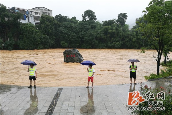 双牌县教育局巡察危险路段劝导疏散群众