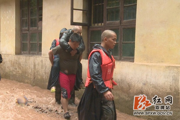 双牌：人武部官兵奋战一线 全力救援