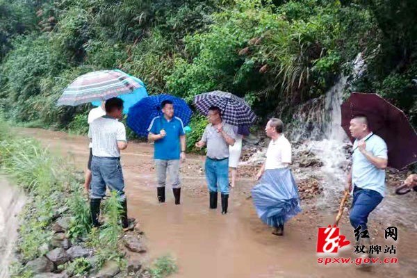 风口浪尖显担当 纪检监察干部冲在抗灾一线