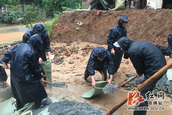 五星岭乡:突发山洪 贫困户紧急求助 乡政府迅速出动抢险