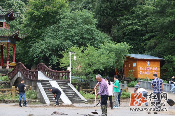 守护碧水青山 阳明山开展灾后清扫大行动