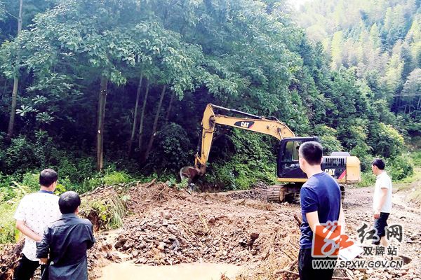 县法院全力投入扶贫村 开展抗洪抢险灾后重建