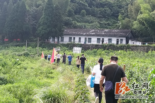 唐俊带队到阳明山村开展灾后重建活动,践行新时代文明实践工作