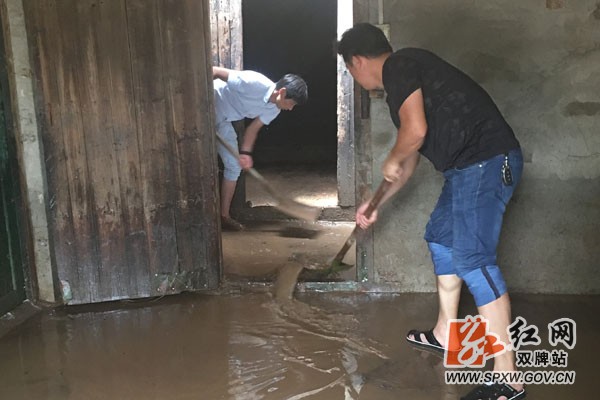 双牌：“帮助受灾群众恢复重建”组工干部在行动！