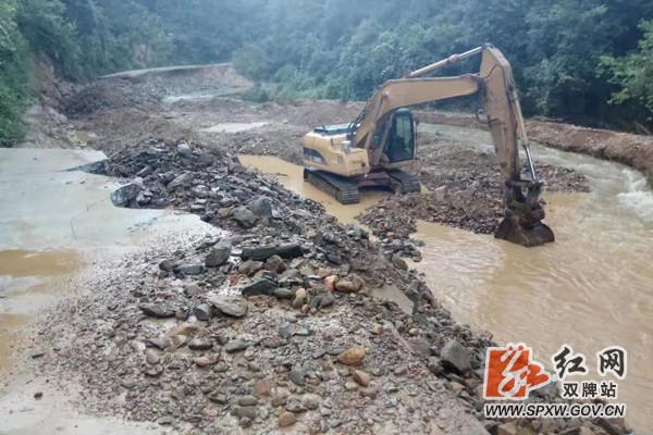 上梧江瑶族乡山峰村扶贫工作队助力村民恢复生产自救