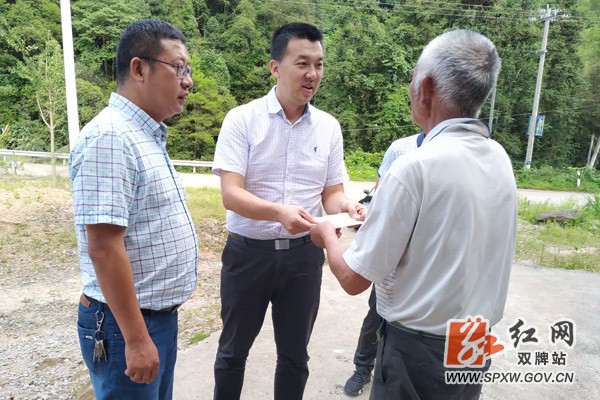 李群辉“八一”节前走访慰问退伍军人