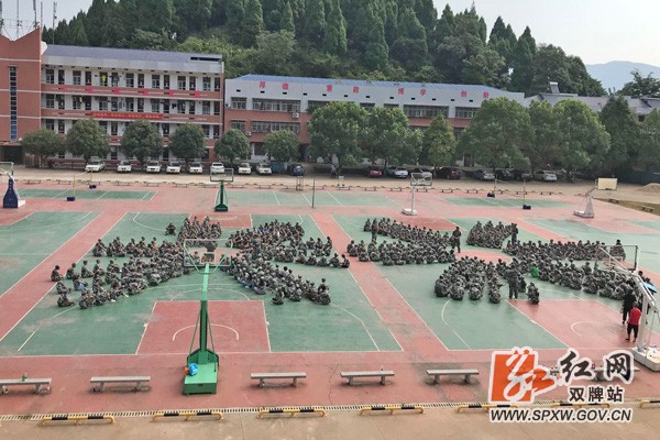 职中:红色主题教育让新生感受别样军训