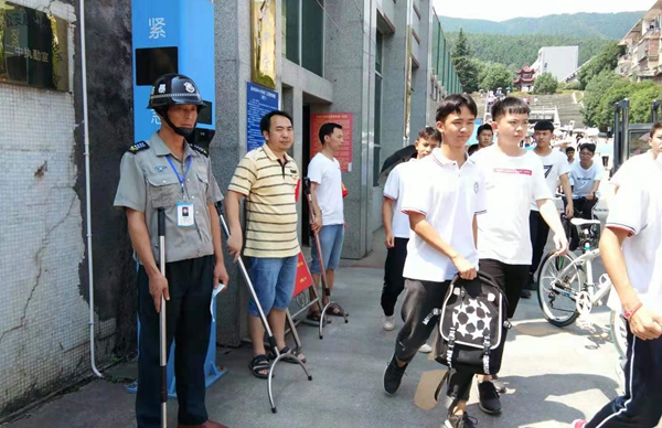 双牌构建“三级”防护体系  确保校园平安稳定
