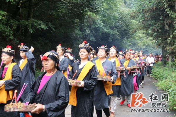 旅游升温 阳明山迎“朝佛季”