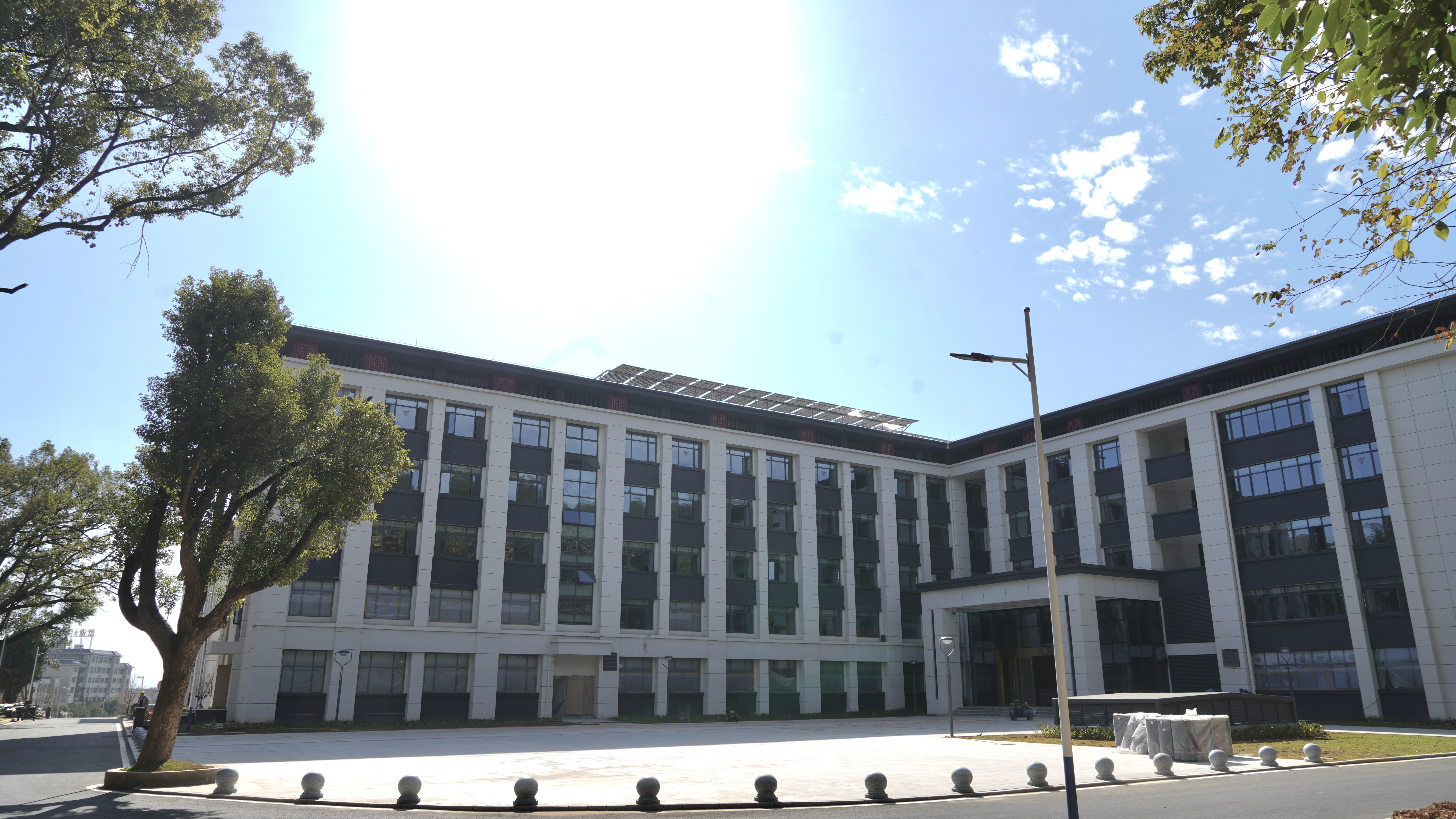 学院楼外1.jpg