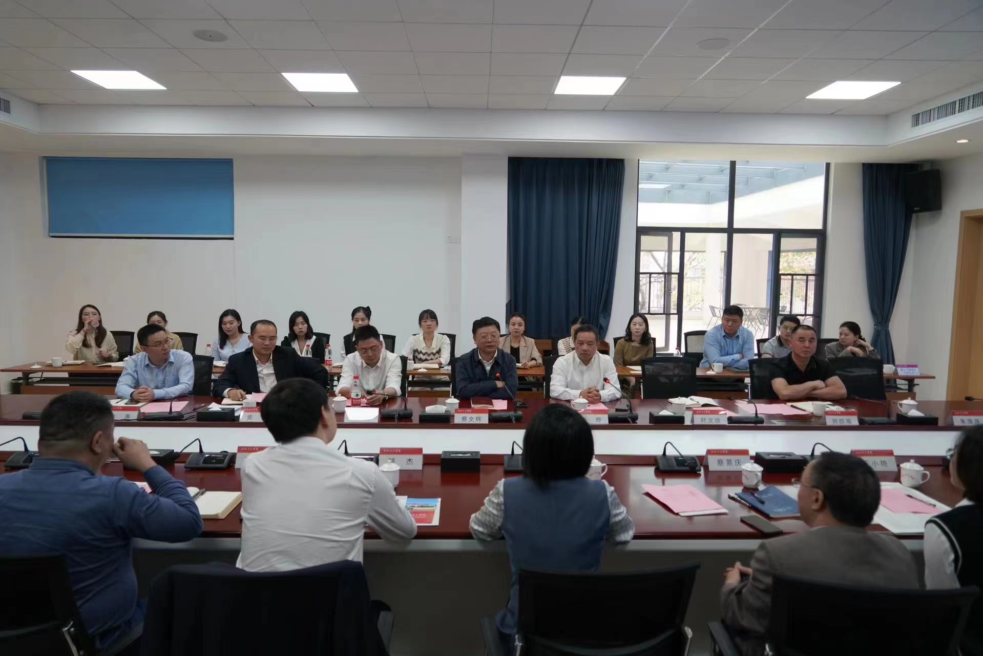 座谈会.jpg