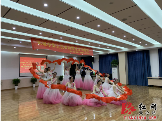 美乐艺术团《共圆中国梦》庆祝新中国成立70周年。