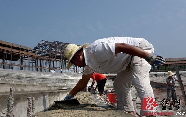 萨岁广场建设火热进行中