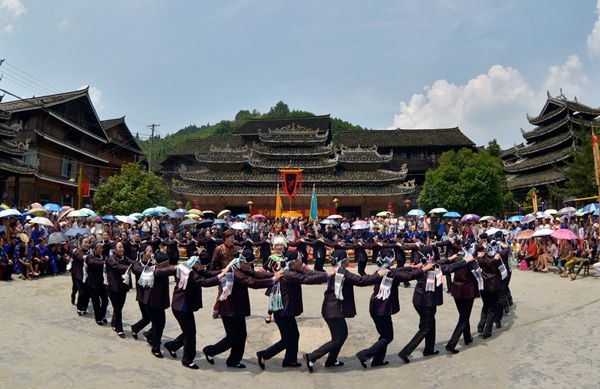 通道：“祭萨”活动 万名游客参与