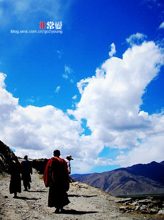 拉萨出发：逍遥五站玩转青藏高原雍布拉康上山的路"