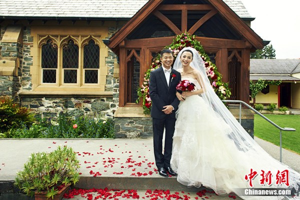 姚晨穿白婚纱完婚