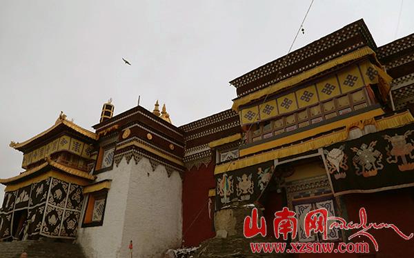 噶举传承的第一间寺庙——洛卓沃龙寺