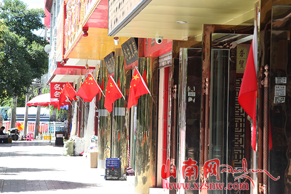 喜迎西藏自治区成立50周年 山南大街小巷装饰一新