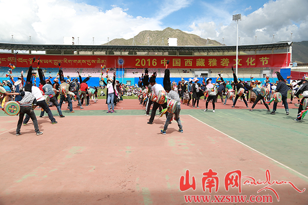 2016中国西藏雅砻文化节开幕式节目紧张排练中
