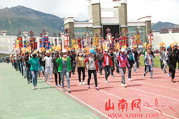 2016中国西藏雅砻文化节开幕式节目紧张排练中