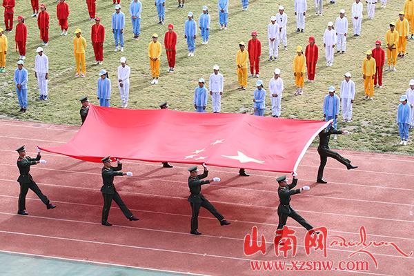 2016中国西藏雅砻文化节开幕式国旗方队