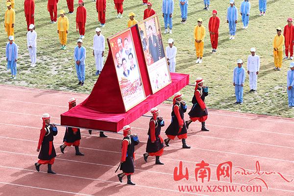 2016中国西藏雅砻文化节开幕式引领方队
