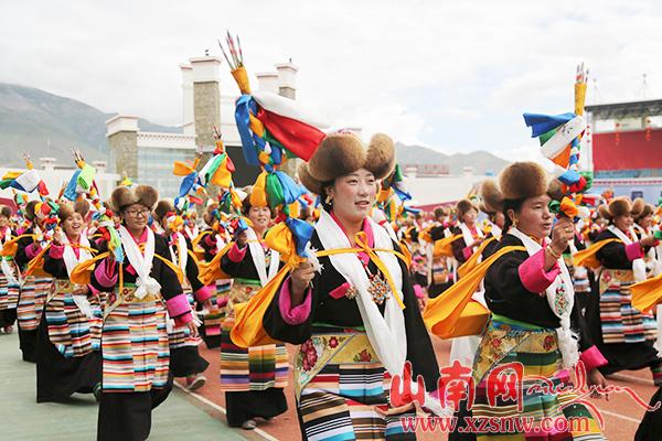 2016中国西藏雅砻文化节开幕式宗教方队