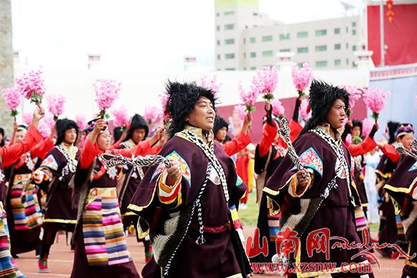2016中国西藏雅砻文化节开幕式加查县方队