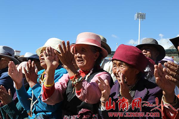 群众广场舞优秀节目展演为2016雅砻文化节再添新彩