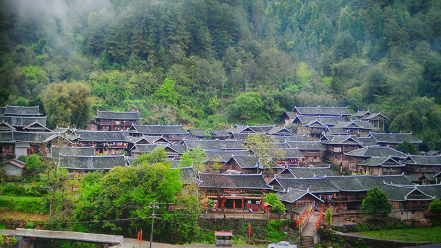 【决战脱贫"群英赞】旅游引领 振兴乡村—讲述胡家溪古寨的发展