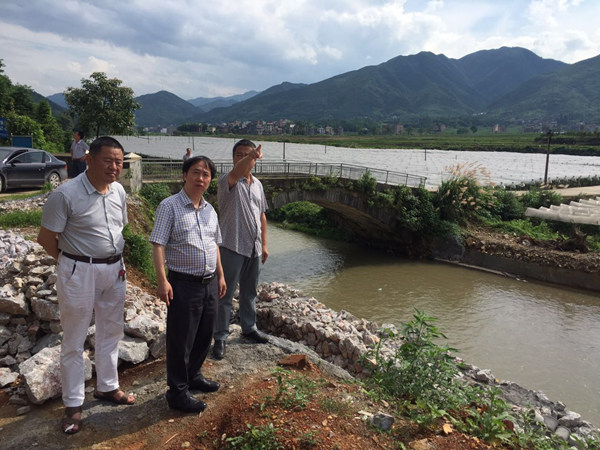 市人大农业委到蓝山调研高标准农田建设试点情况